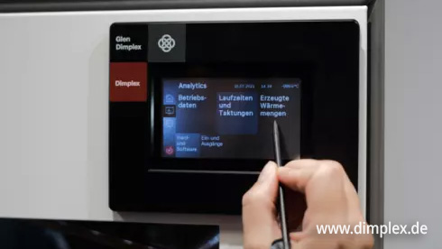 Dimplex-Presse-Touch-Display_A Touch-Bedienfeld einer Dimplex-Wärmepumpen-Steuerung